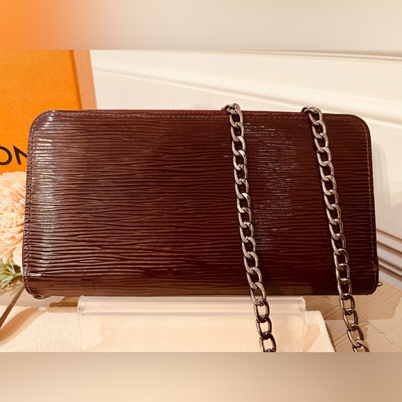 LIKE NEW! LV Plum ELECTRIC Epi Zip Around Wallet FULL INCLUSION - Picture 4 of 16